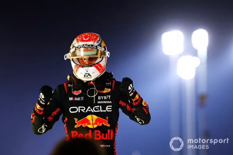 Max Verstappen, Red Bull Racing, primo posto, festeggia all'arrivo in Parco Chiuso