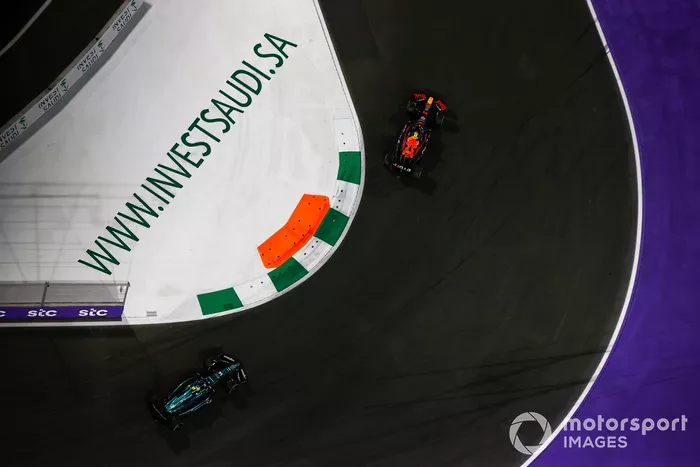 Sergio Pérez, Red Bull Racing RB19, Fernando Alonso, Aston Martin AMR23