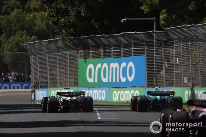Nyck de Vries, AlphaTauri AT04, leads Fernando Alonso, Aston Martin AMR23, Esteban Ocon, Alpine A523