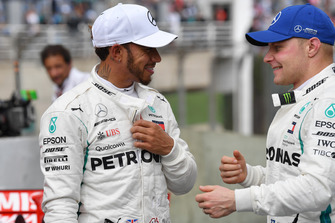 Lewis Hamilton, Mercedes AMG F1 en Valtteri Bottas, Mercedes AMG F1 in Parc Ferme