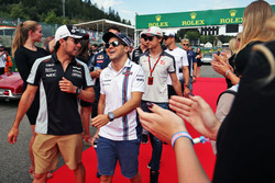 Серхио Перес, Sahara Force India F1 и Фелипе Масса, Williams на параде пилотов