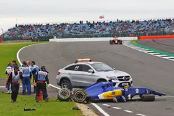 Marcus Ericsson, Sauber C35 crashed in the third practice session