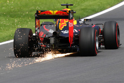 Daniel Ricciardo, Red Bull Racing RB12 sends sparks flying