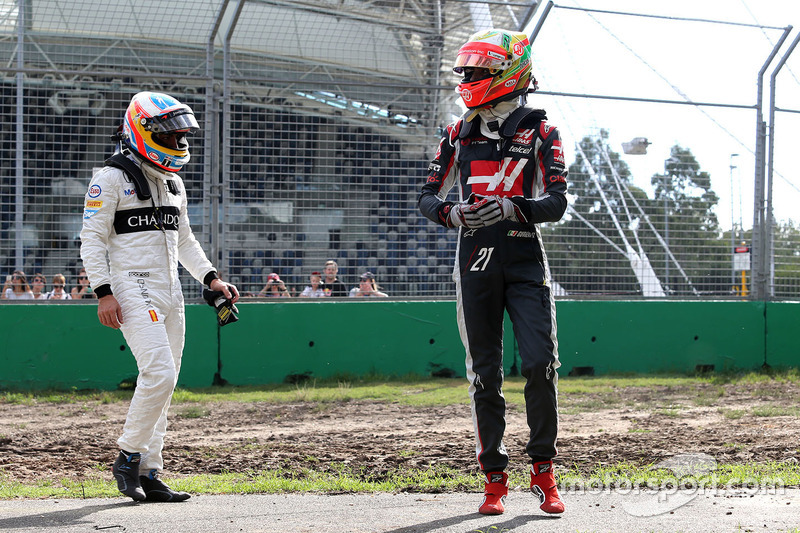 Esteban Gutierrez, Haas F1 Team and Fernando Alonso, McLaren