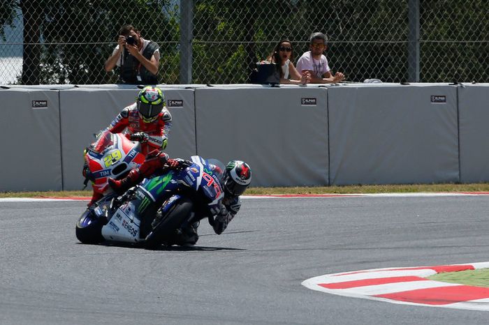 Andrea Iannone, Ducati Team, Jorge Lorenzo, Yamaha Factory Racing, chocan