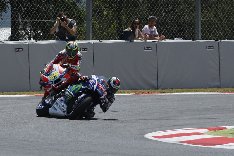 Andrea Iannone, Ducati Team, Jorge Lorenzo, Yamaha Factory Racing crash