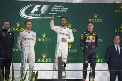 Подиум: Нико Росберг, Mercedes AMG F1; Льюис Хэмилтон, Mercedes AMG F1; Макс Ферстаппен, Red Bull Ra