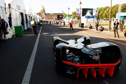 Roborace wagen in de pits