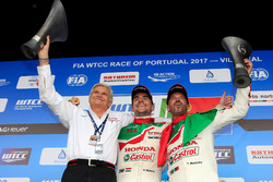 1. Norbert Michelisz, Honda Racing Team JAS, Honda Civic WTCC; 3. Tiago Monteiro, Honda Racing Team
