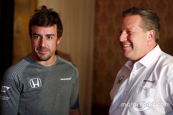 Zak Brown Director Ejecutivo de McLaren Technology Group, anuncia un acuerdo con Fernando Alonso para la carrera en 2017 de las 500 millas de Indianápolis en un coche de Andretti Autosport McLaren Honda