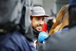 Fernando Alonso, McLaren, avec les médias