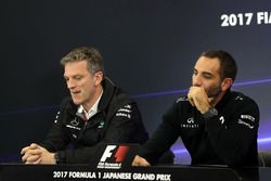 James Allison, director técnico de Mercedes, Cyril Abiteboul, jefe de Renault Sport F1