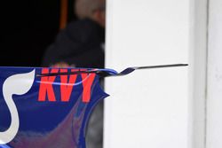 Scuderia Toro Rosso STR12 detalle de ala de la cubierta de motor