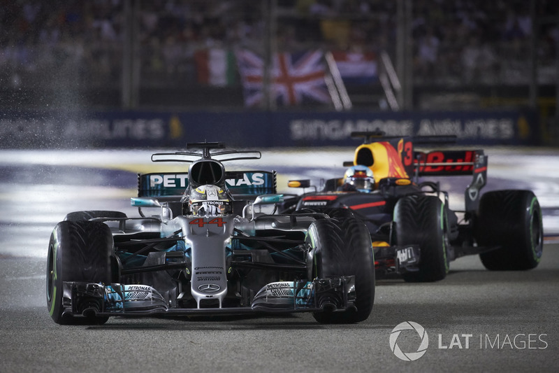 Lewis Hamilton, Mercedes AMG F1 W08, Daniel Ricciardo, Red Bull Racing RB13