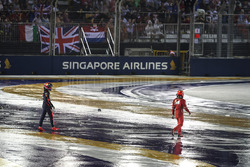 Макс Ферстаппен, Red Bull Racing, та Кімі Райкконен, Ferrari, після аварії