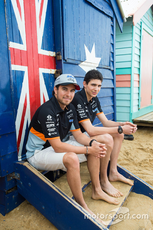 Esteban Ocon, Sergio Pérez, Sahara Force India F1 Team en la playa Brighton