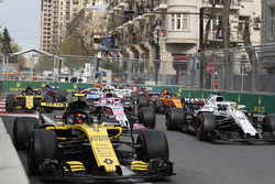 Carlos Sainz Jr., Renault Sport F1 Team R.S. 18 et Lance Stroll, Williams FW41 au départ
