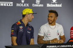 Daniel Ricciardo, Red Bull Racing, and Lewis Hamilton, Mercedes AMG F1, in the Thursday drivers Pres