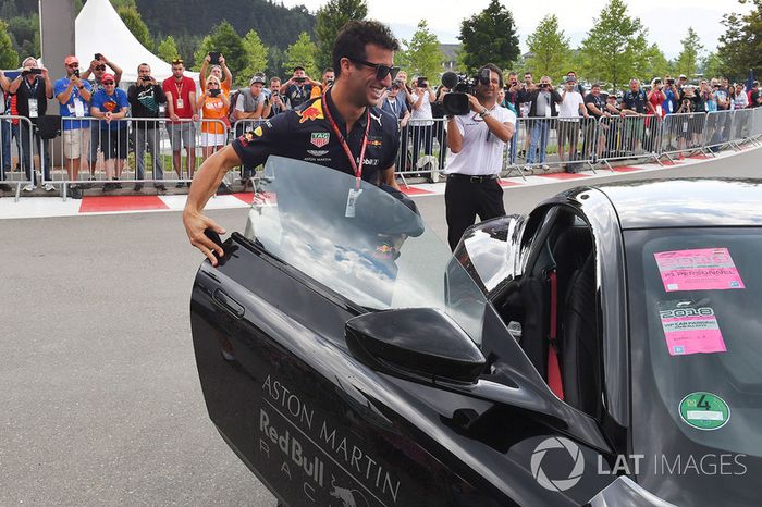 Daniel Ricciardo, Red Bull Racing y el Aston Martin DB11