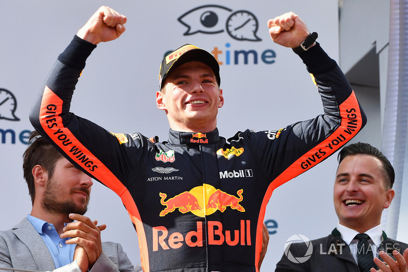 Sur le podium : le vainqueur Max Verstappen, Red Bull Racing