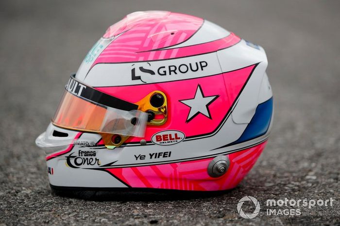 Capacete de Ye Yifei, Hitech Grand Prix
