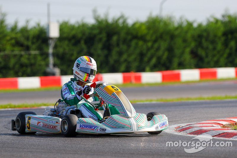 Sebastian Vettel prueba el Tony Kart