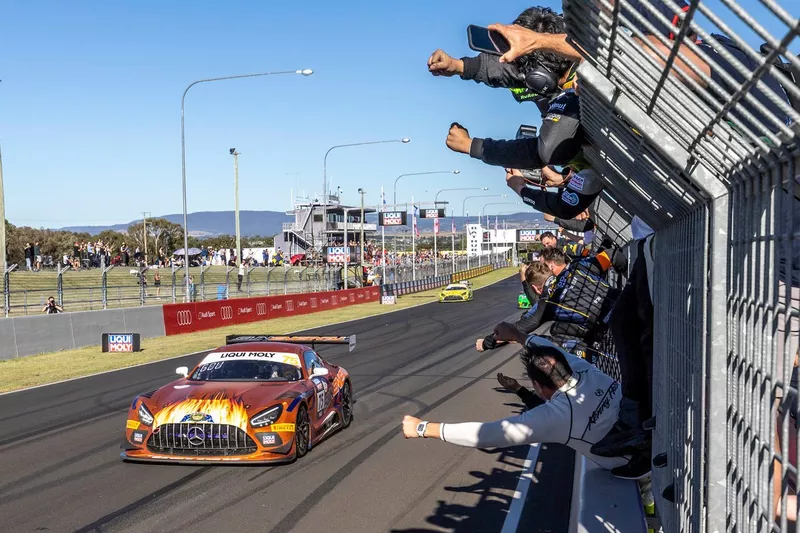 Winners #75 Sun Energy 1 Mercedes-AMG GT3: Kenny Habul, Jules Gounon, Luca Stolz
