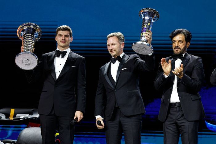 Max Verstappen, Campeón de Fórmula 1 de la FIA, Christian Horner, Director del equipo Red Bull Racing, Mohammed Ben Sulayem, Presidente de la FIA