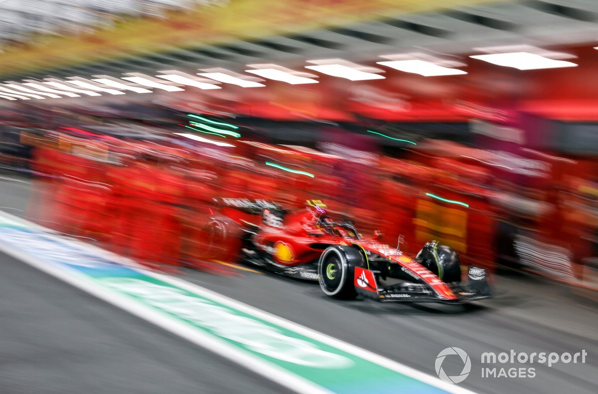 Carlos Sainz, Ferrari SF-23, makes a pit stop