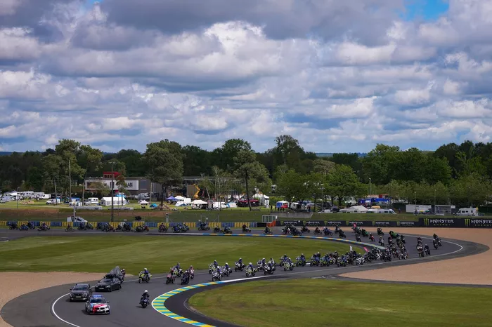 La parade MotoGP avec les fans au Mans