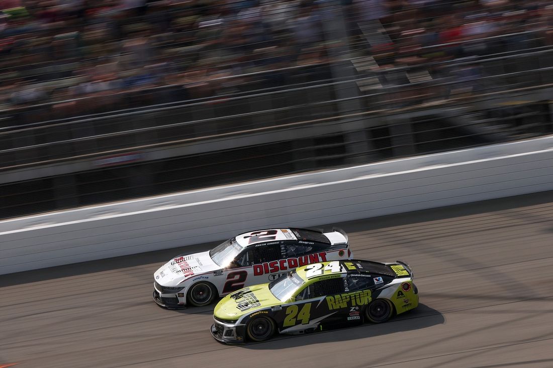 Austin Cindric, Team Penske Ford, William Byron, Hendrick Motorsports Chevrolet