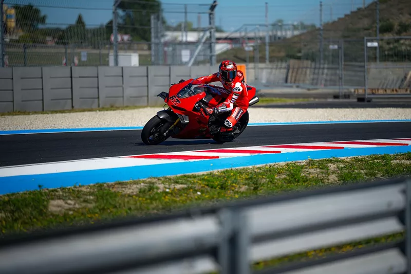 Francesco Bagnaia lors d'un entrainement avec la Ducati Panigale V4 S au Balaton Park
