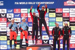 Podio: ganadores Sébastien Ogier, Vincent Landais, Toyota Gazoo Racing WRT Toyota GR Yaris Rally1, segundo puesto Ott Tänak, Martin Järveoja, Hyundai World Rally Team Hyundai i20 N Rally1, tercer puesto Kalle Rovanperä, Jonne Halttunen, Toyota Gazoo Racin