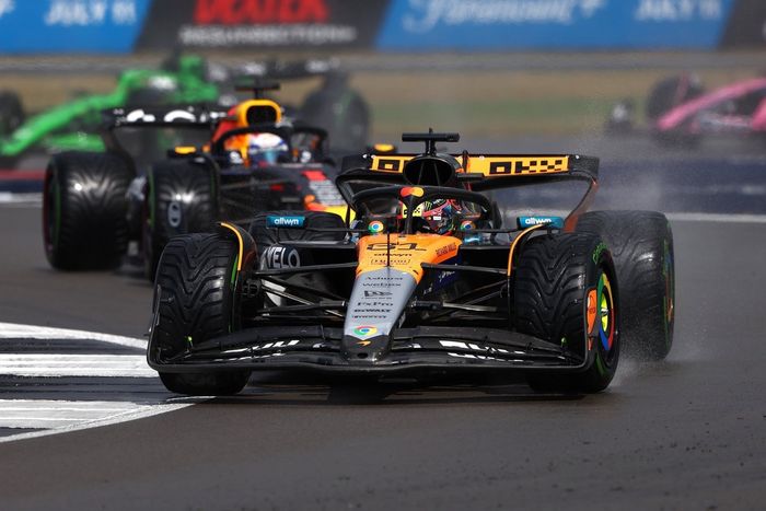 Oscar Piastri, McLaren, Max Verstappen, Red Bull Racing