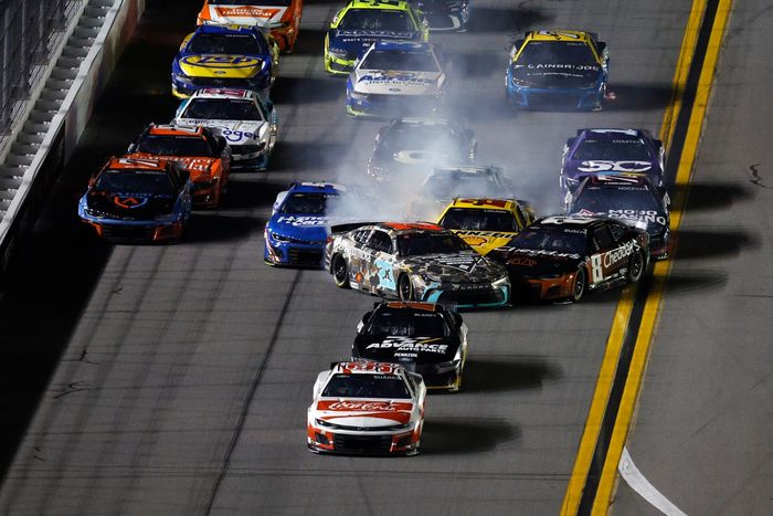 Bubba Wallace, 23XI Racing Toyota, Kyle Busch, Richard Childress Racing Chevrolet