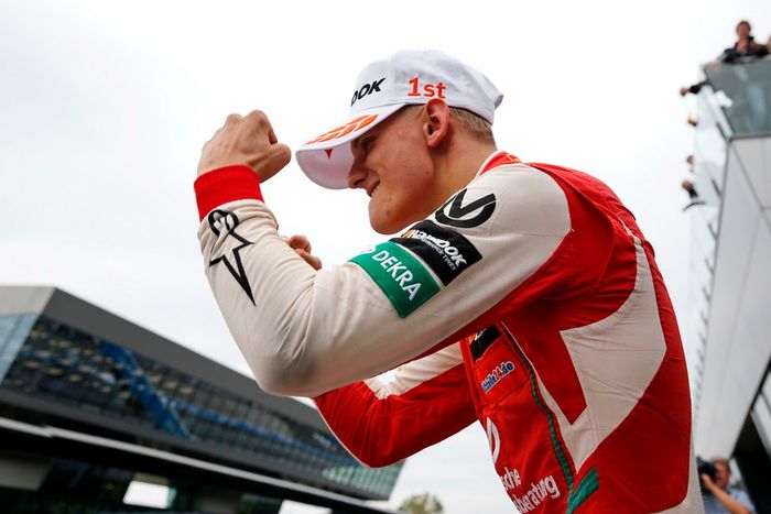 Podio: Ganador, Mick Schumacher, PREMA Theodore Racing Dallara F317 - Mercedes-Benz