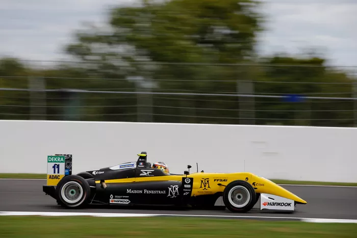 Sacha Fenestraz, Carlin Dallara F317 - Volkswagen