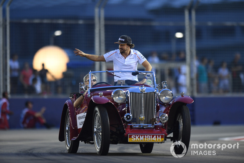 Fernando Alonso, McLaren on drivers parade