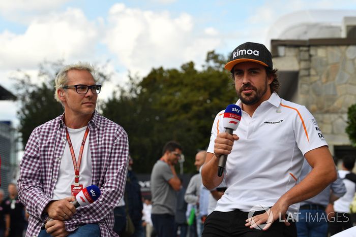 Fernando Alonso: “Magnussen queria correr na curva 1. Estávamos todos andando juntos ao fim da volta de saída dos boxes e, com todo o trânsito, uma das Haas decidiu ultrapassar e começar a volta no meio dos carros que estavam mais ou menos em posição.”