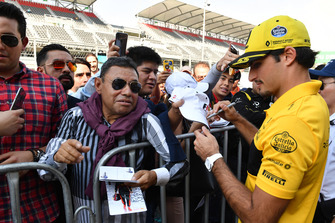 Карлос Сайнс-мол., Renault Sport F1 Team