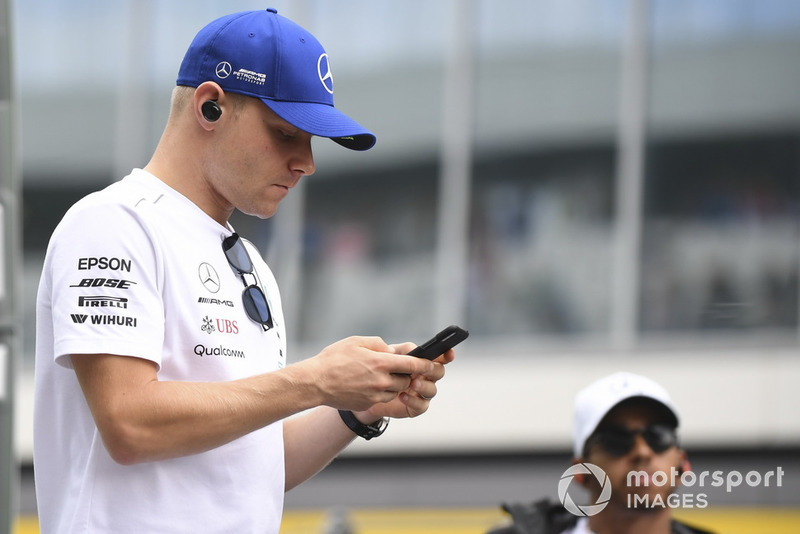 Valtteri Bottas, Mercedes AMG F1 ve Lewis Hamilton, Mercedes AMG F1
