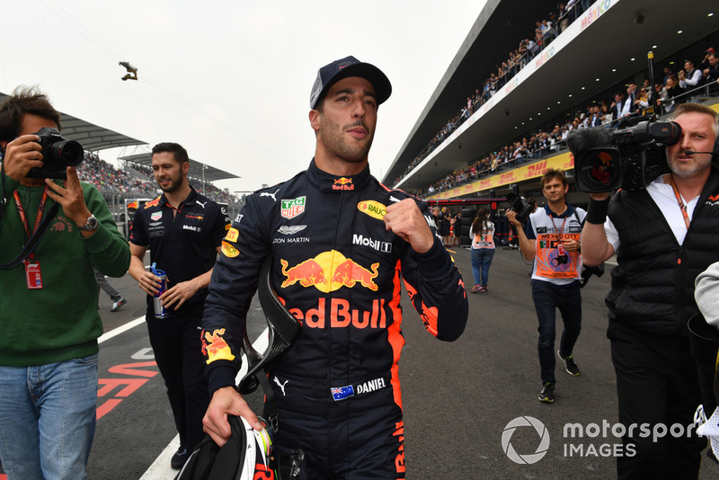 Ganador de la pole Daniel Ricciardo, Red Bull Racing celebra en Parc Ferme