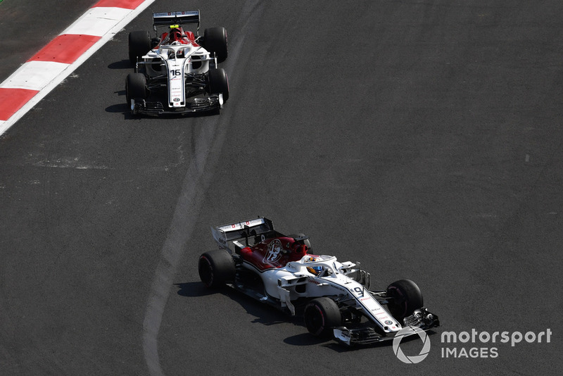 Marcus Ericsson, Sauber C37 e Charles Leclerc, Sauber C37