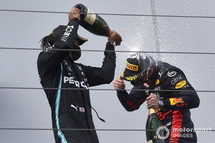 Podio: Max Verstappen, Red Bull Racing, 2ª posición, Steven Lord, Mercedes, ganador Lewis Hamilton, Mercedes-AMG F1