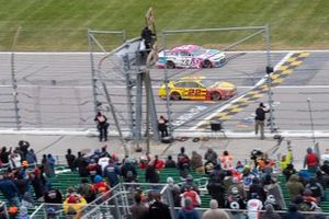 Race winner Joey Logano, Team Penske, Ford Mustang