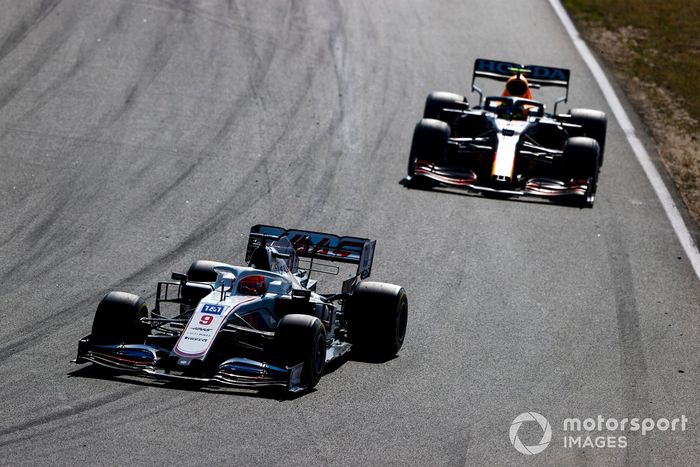 Nikita Mazepin, Haas VF-21, Sergio Pérez, Red Bull Racing RB16B