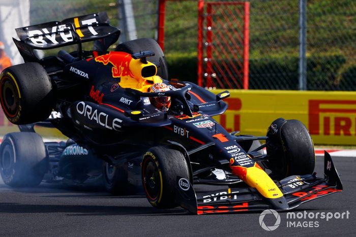 Max Verstappen, Red Bull Racing RB20, Lewis Hamilton, Mercedes F1 W15, chocan