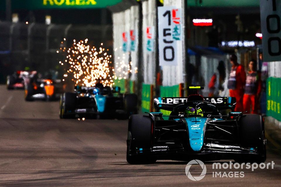 Lewis Hamilton, Mercedes F1 W15, George Russell, Mercedes F1 W15