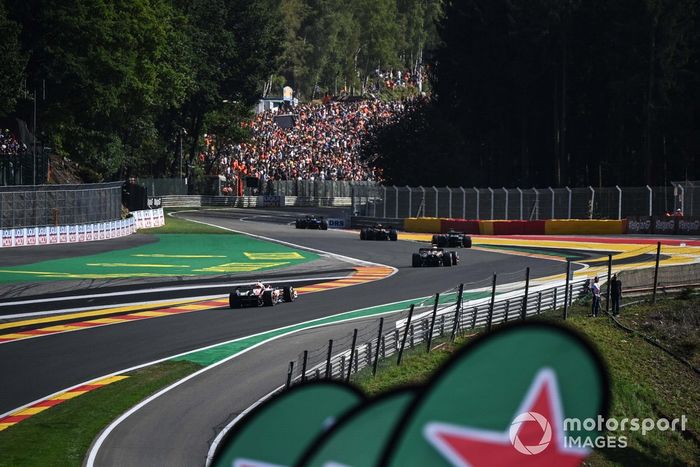 Lando Norris, McLaren MCL36, Mick Schumacher, Haas VF-22