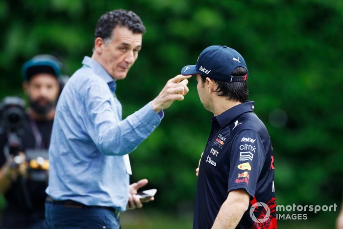Sergio Pérez, Red Bull Racing, llega a la pista